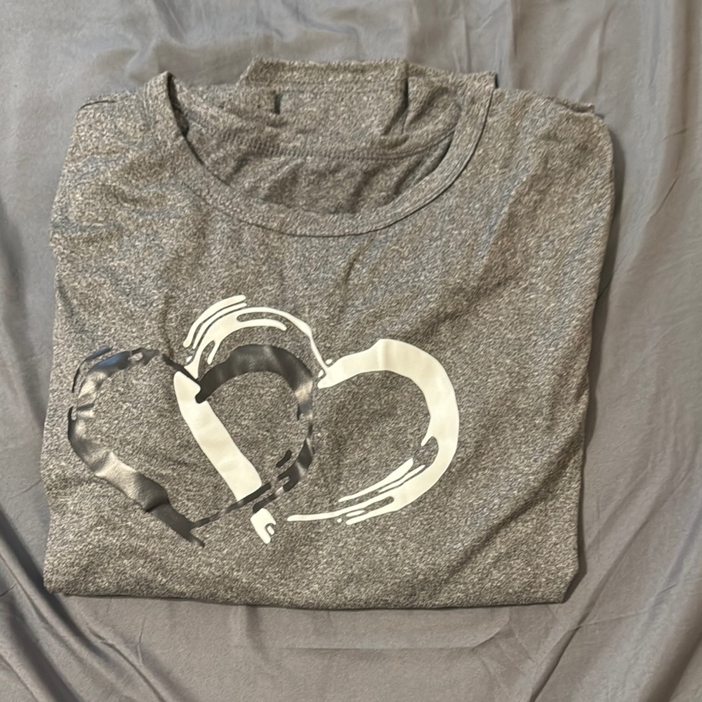 Gray Heart Graphic T-Shirt